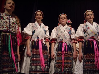 Ženský odev 2