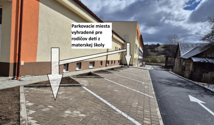 1. fotografia fotogalérie ZŠ s MŠ Jakubany - Oznam o parkovaní pre rodičov detí z materskej školy - foto