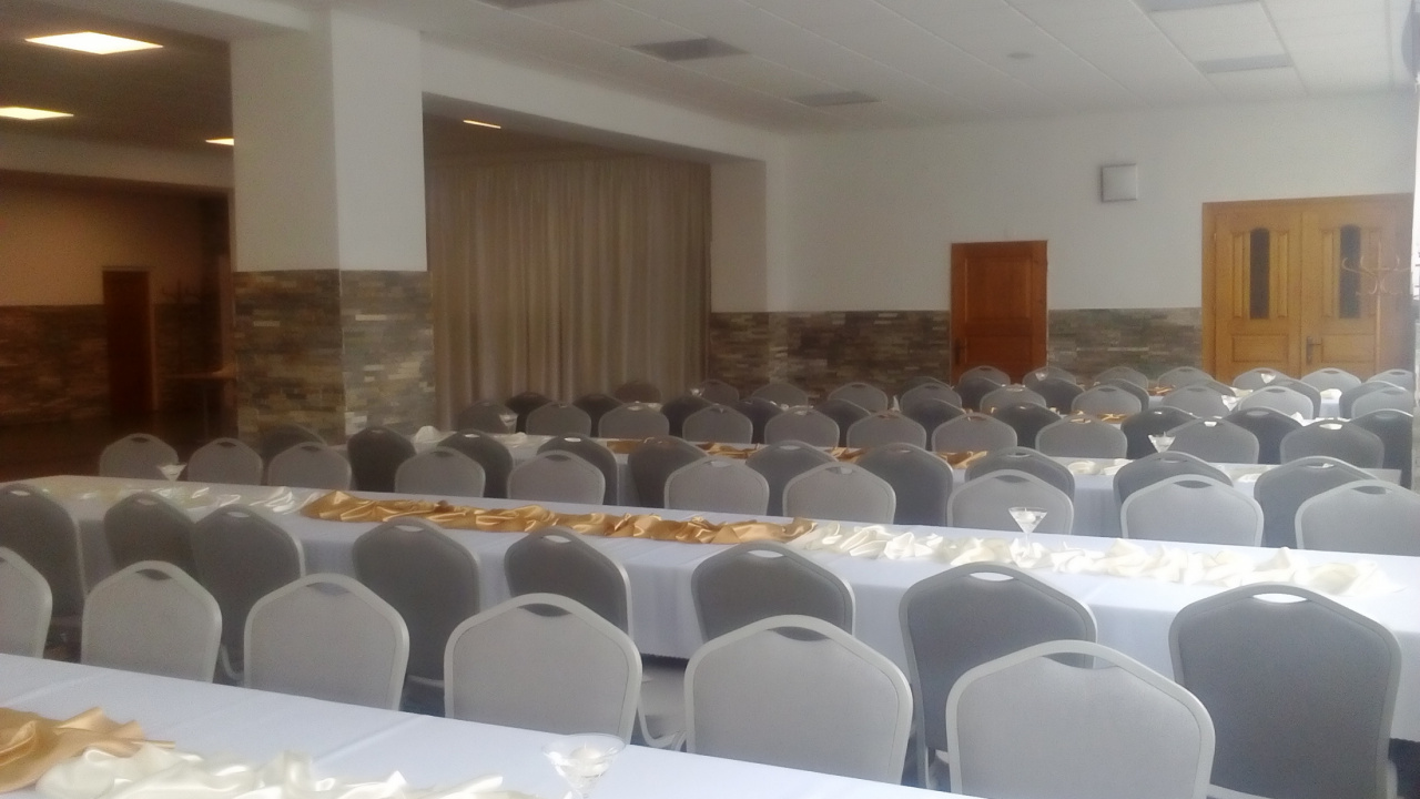 Fotografia fotogalérie Spoločenské priestory Kultúrneho domu v Jakubanoch