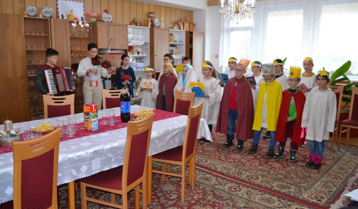 3. fotografia fotogalérie Koledníci na Obecnom úrade - Dobrá novina (18. 12. 2019)